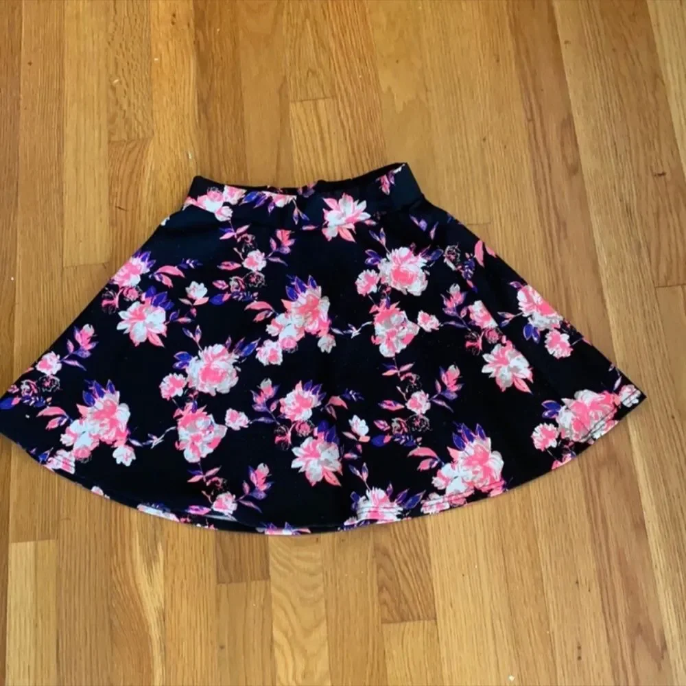Charlotte Russe Floral Skirt - Picture 1 of 1